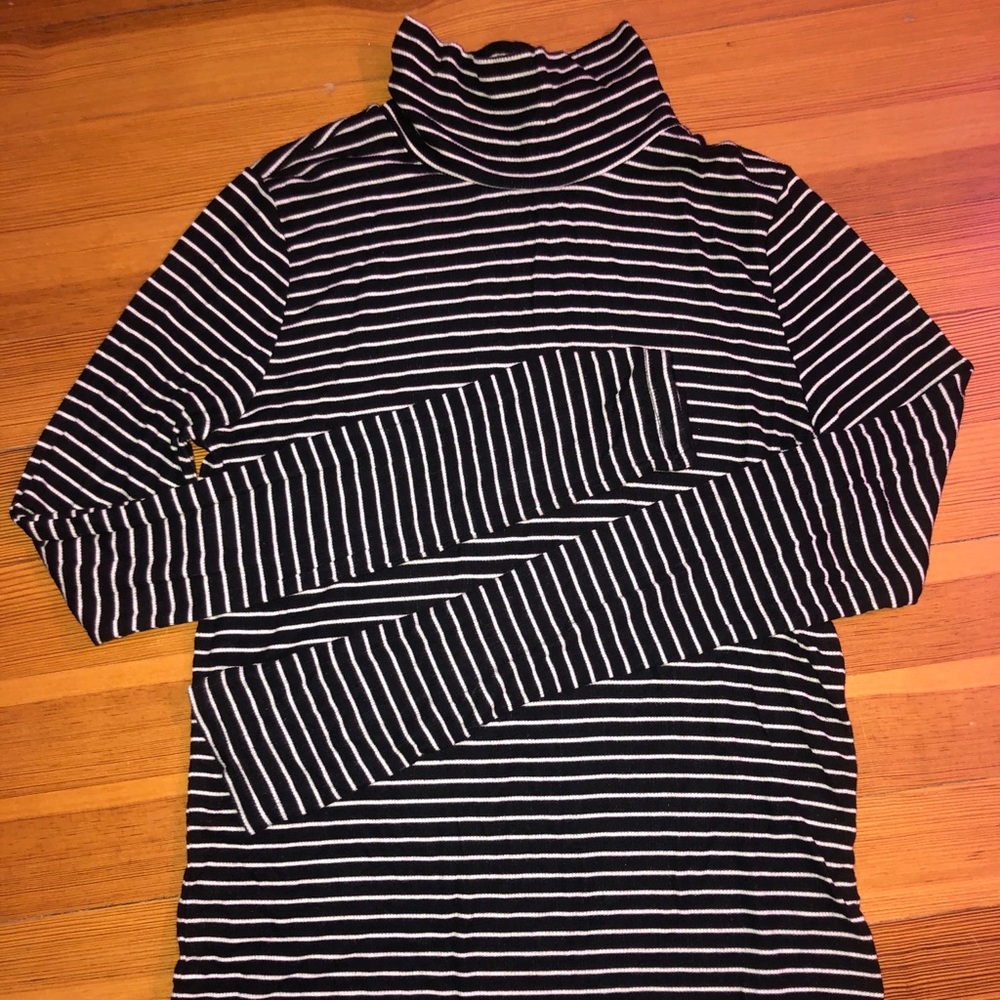 Aerie black and white striped turtleneck top
